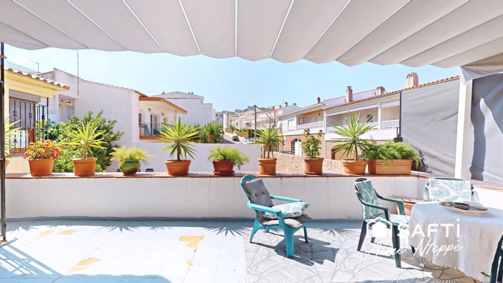 6 Zimmer Villa zu verkaufen in Llanca mit Pool - 790.000 € (Ref: 10030228)