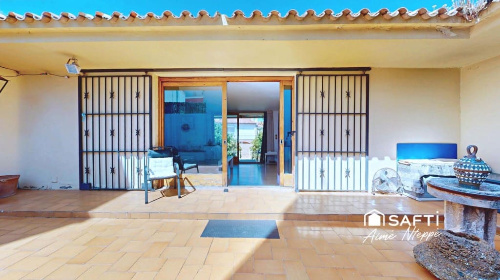 6 Zimmer Villa zu verkaufen in Llanca mit Pool - 790.000 € (Ref: 10030228)