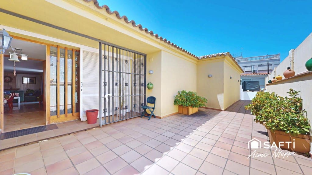 6 Zimmer Villa zu verkaufen in Llanca mit Pool - 790.000 € (Ref: 10030228)