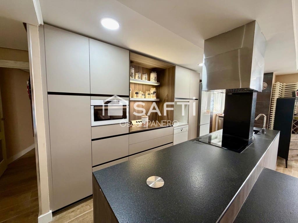 3 sovrum Lägenhet till salu i Leon stad - 275 000 € (Ref: 10030232)