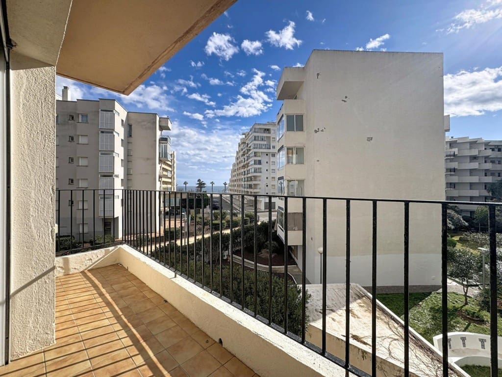 2 bedroom Apartment for sale in Roses - € 199,000 (Ref: 10031702)