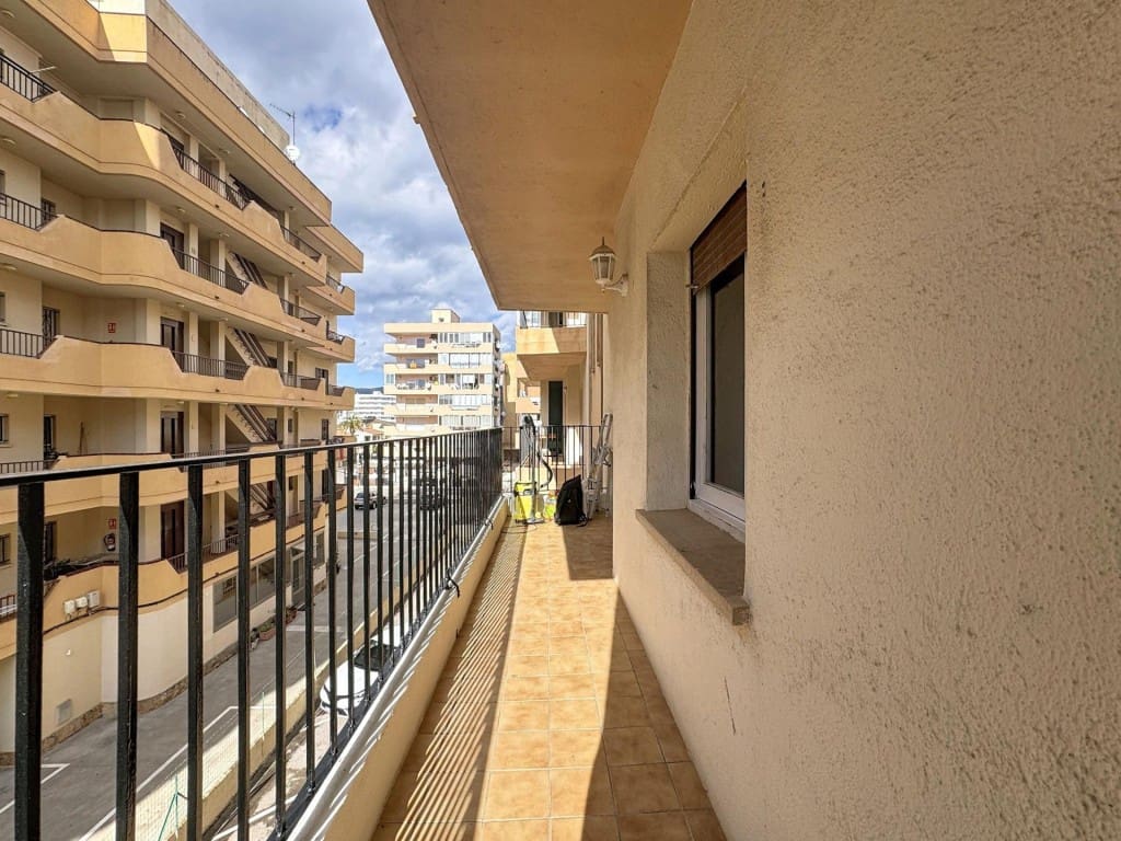2 bedroom Apartment for sale in Roses - € 199,000 (Ref: 10031702)