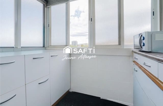 3 bedroom Apartment for sale in L'Hospitalet de Llobregat with garage - € 490,000 (Ref: 10033620)