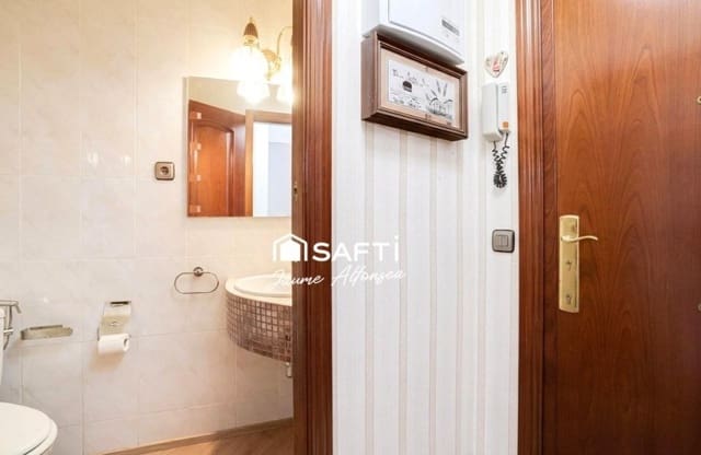 3 bedroom Apartment for sale in L'Hospitalet de Llobregat with garage - € 490,000 (Ref: 10033620)