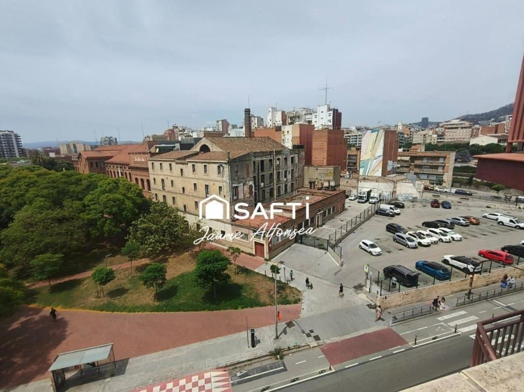 3 slaapkamer Appartement te koop in L'Hospitalet de Llobregat met garage - € 490.000 (Ref: 10033620)