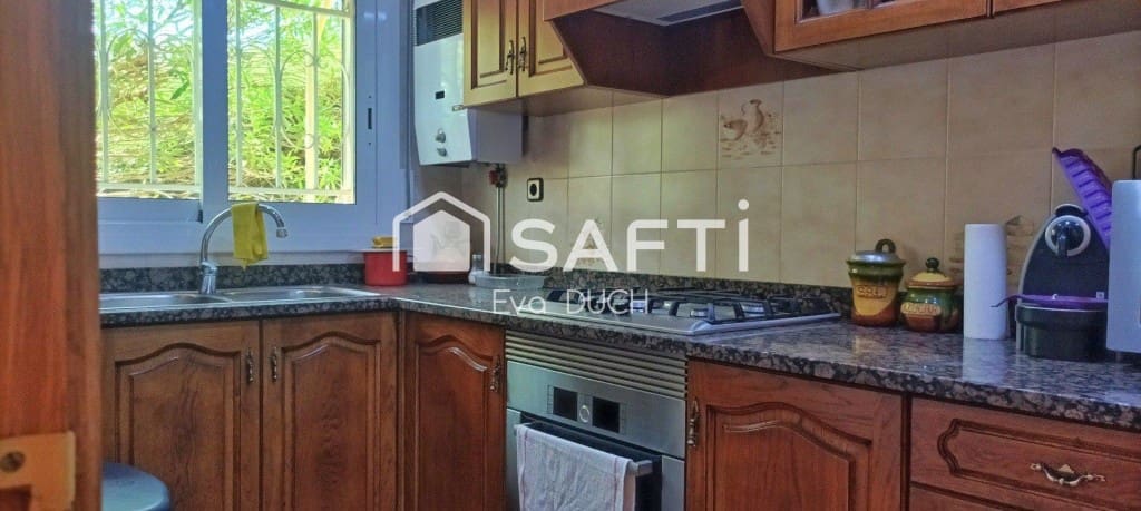 4 bedroom Villa for sale in Sils with pool garage - € 315,000 (Ref: 10035090)