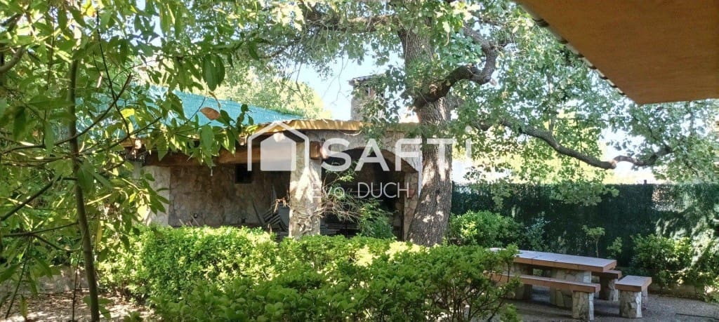 4 bedroom Villa for sale in Sils with pool garage - € 315,000 (Ref: 10035090)