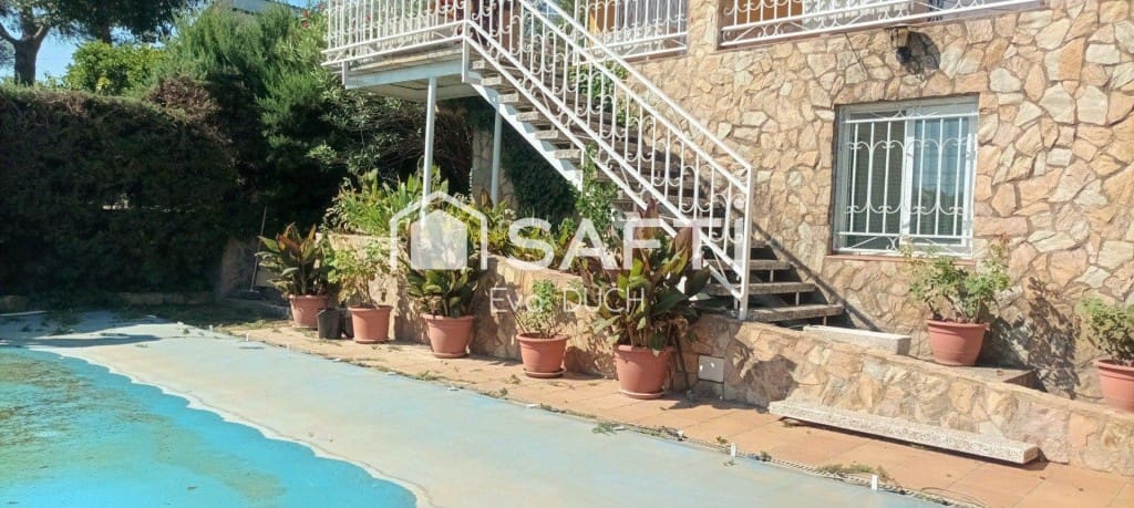 4 bedroom Villa for sale in Sils with pool garage - € 315,000 (Ref: 10035090)