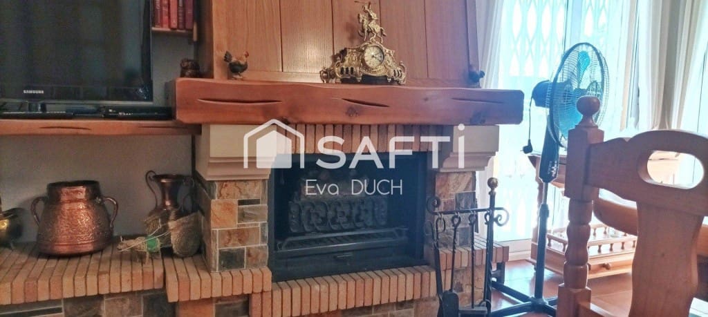 4 bedroom Villa for sale in Sils with pool garage - € 315,000 (Ref: 10035090)
