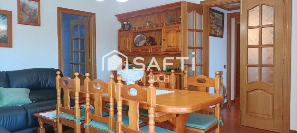 4 bedroom Villa for sale in Sils with pool garage - € 315,000 (Ref: 10035090)