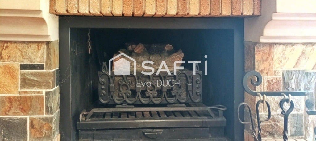 4 bedroom Villa for sale in Sils with pool garage - € 315,000 (Ref: 10035090)