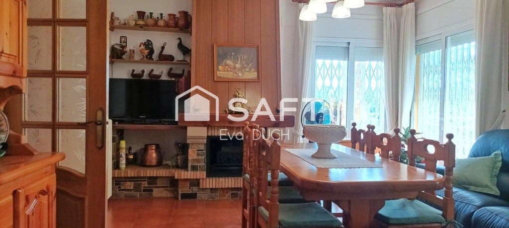 4 bedroom Villa for sale in Sils with pool garage - € 315,000 (Ref: 10035090)