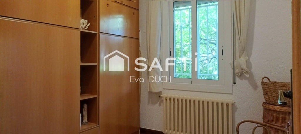 4 bedroom Villa for sale in Sils with pool garage - € 315,000 (Ref: 10035090)