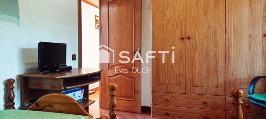 4 bedroom Villa for sale in Sils with pool garage - € 315,000 (Ref: 10035090)