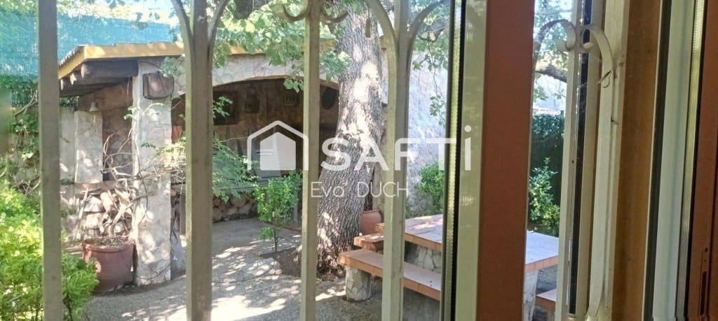 4 bedroom Villa for sale in Sils with pool garage - € 315,000 (Ref: 10035090)