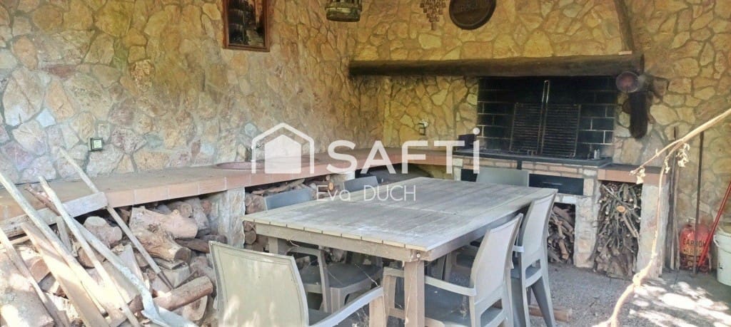 4 bedroom Villa for sale in Sils with pool garage - € 315,000 (Ref: 10035090)