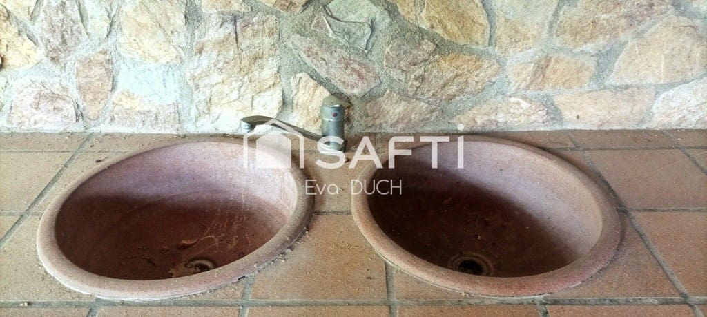 4 bedroom Villa for sale in Sils with pool garage - € 315,000 (Ref: 10035090)