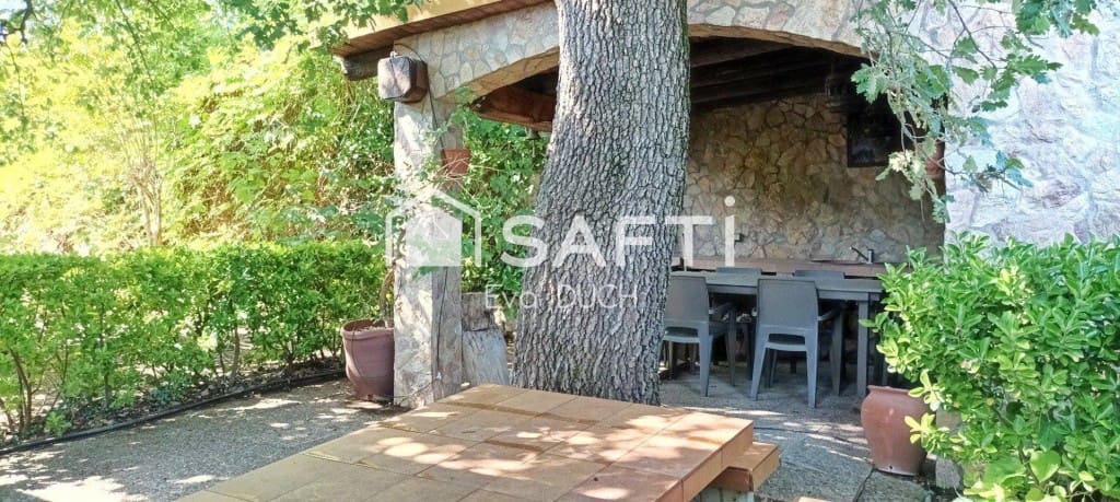 4 bedroom Villa for sale in Sils with pool garage - € 315,000 (Ref: 10035090)