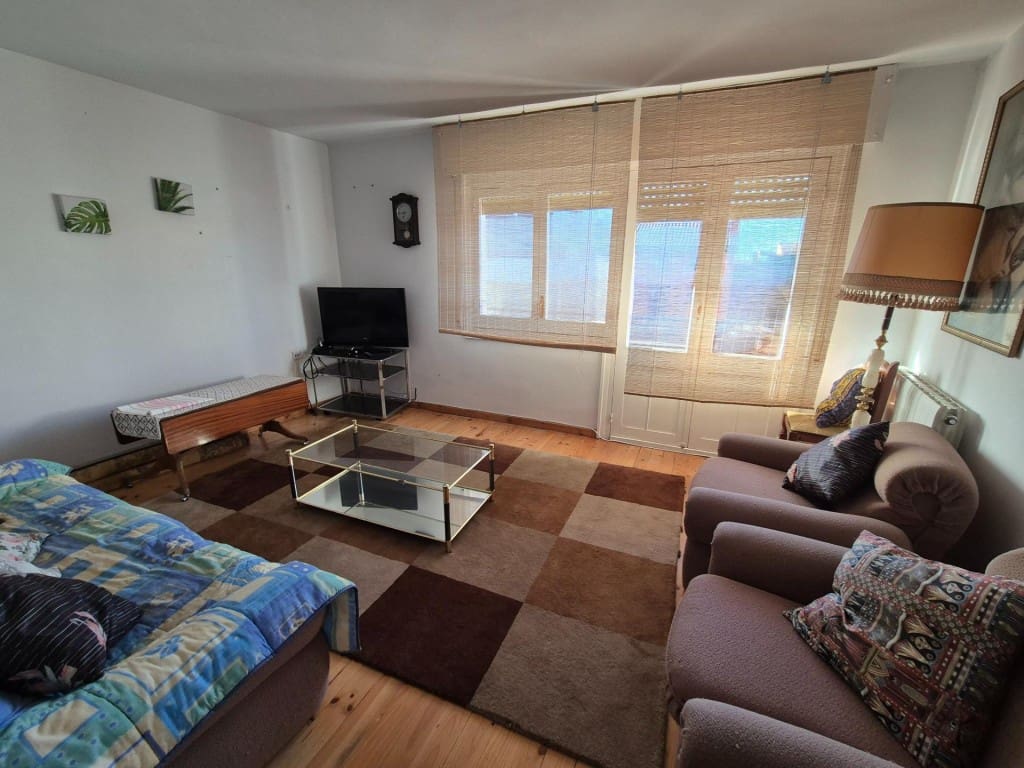 3 slaapkamer Appartement te koop in Almanza - € 65.000 (Ref: 10035095)