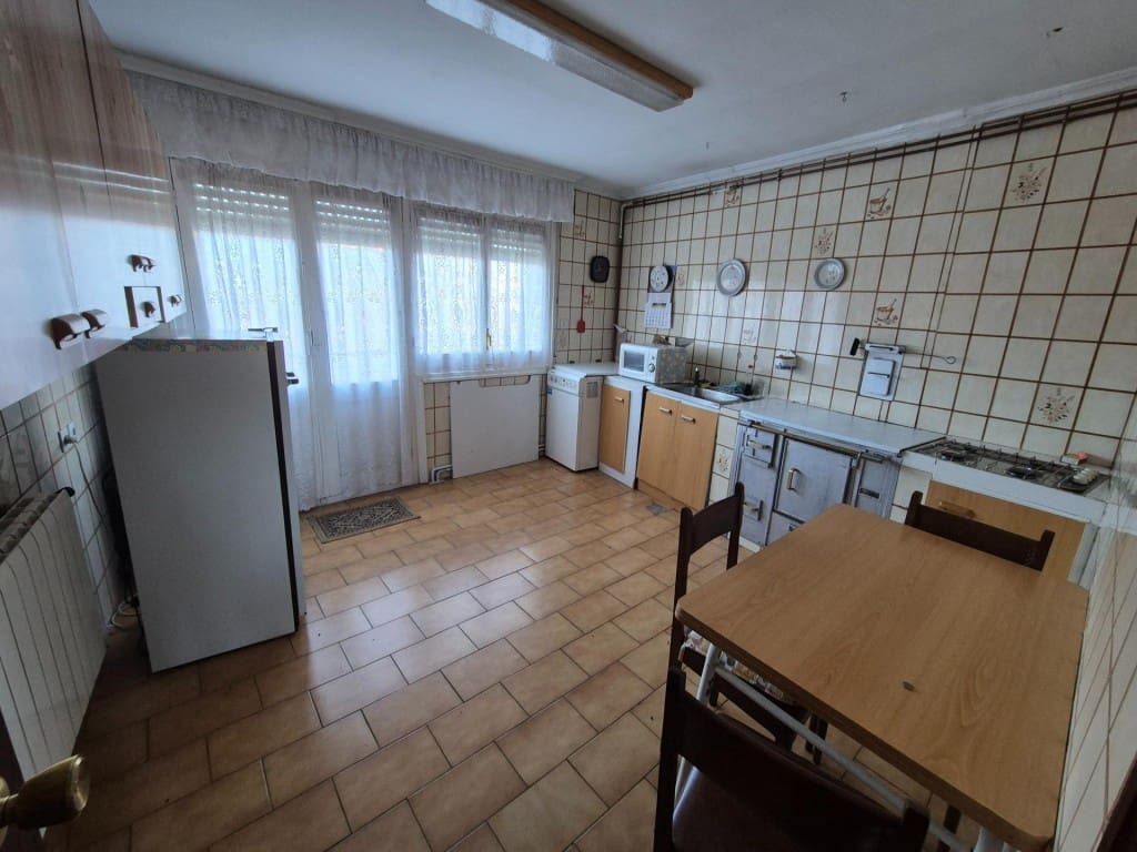 3 slaapkamer Appartement te koop in Almanza - € 65.000 (Ref: 10035095)