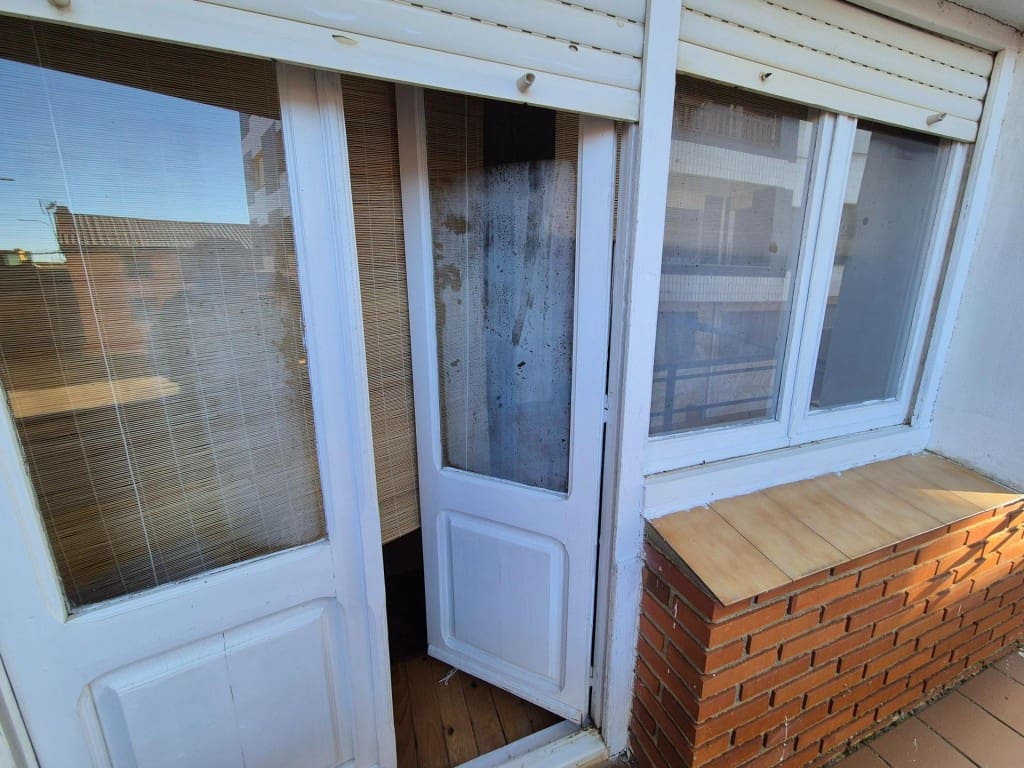 3 slaapkamer Appartement te koop in Almanza - € 65.000 (Ref: 10035095)