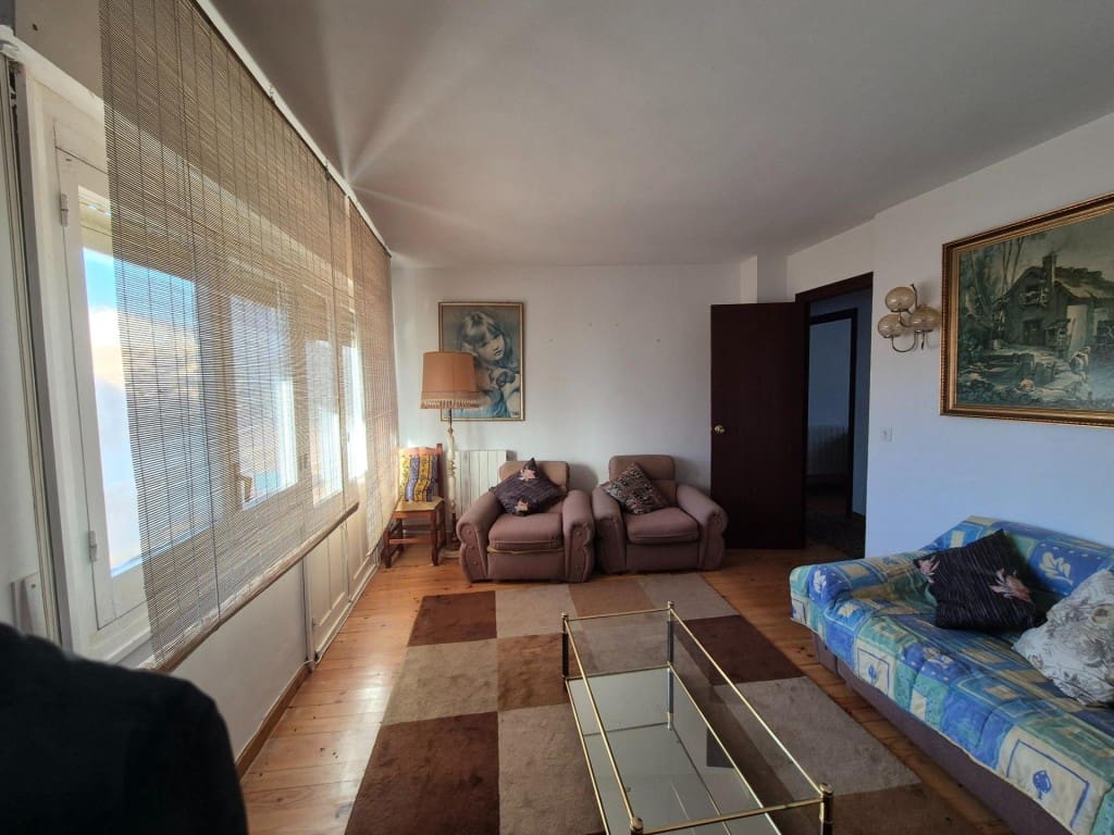 3 slaapkamer Appartement te koop in Almanza - € 65.000 (Ref: 10035095)