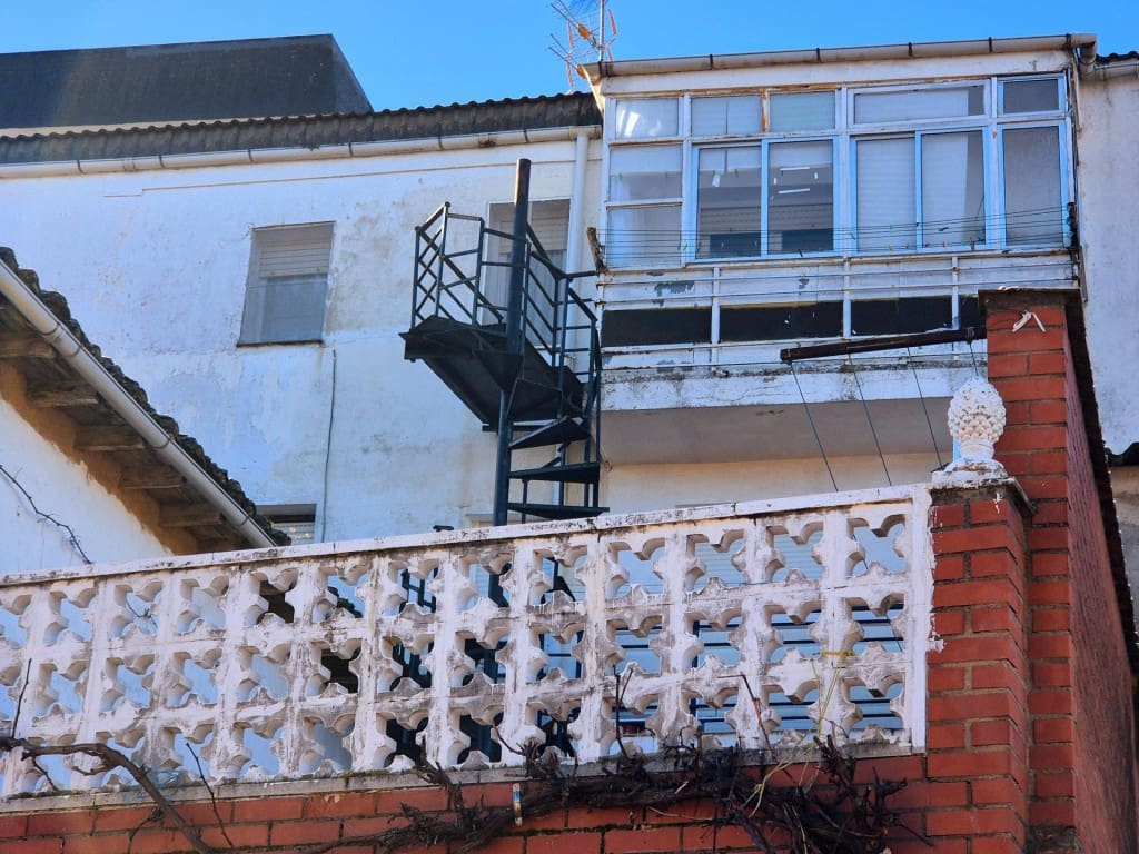 3 slaapkamer Appartement te koop in Almanza - € 65.000 (Ref: 10035095)