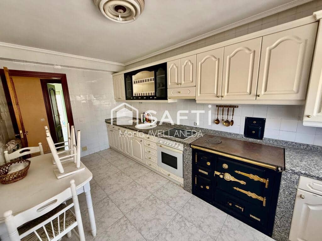 Chalet de 4 habitaciones en San Andrés del Rabanedo en venta con garaje - 210.000 € (Ref: 10035096)