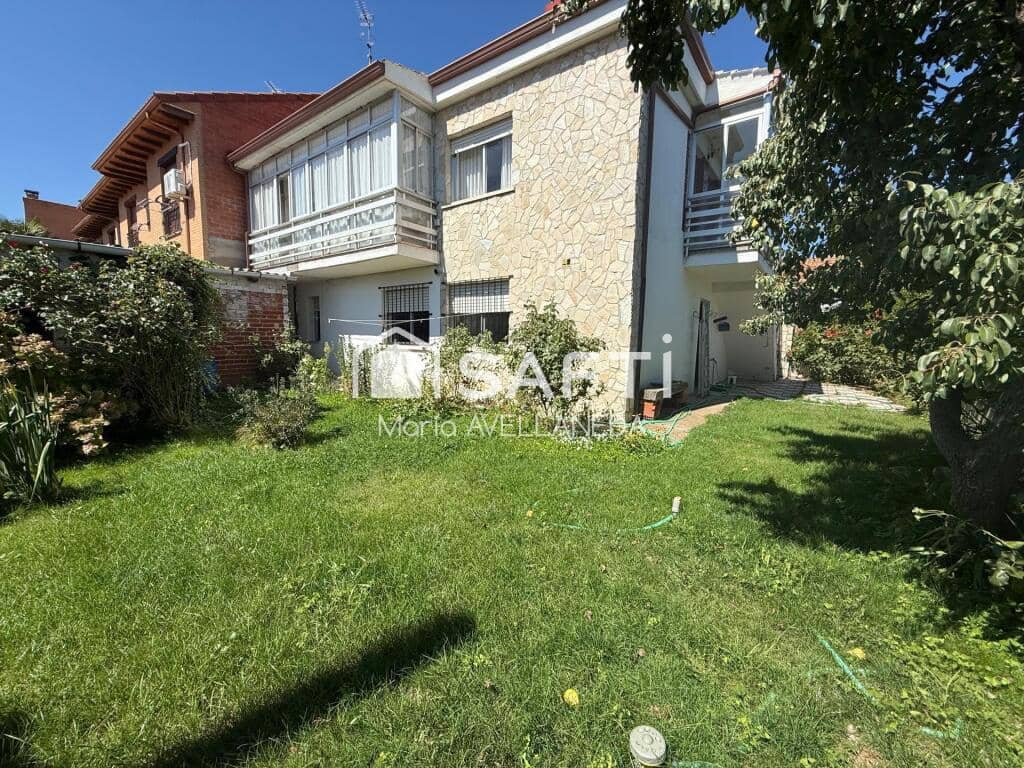 Chalet de 4 habitaciones en San Andrés del Rabanedo en venta con garaje - 210.000 € (Ref: 10035096)