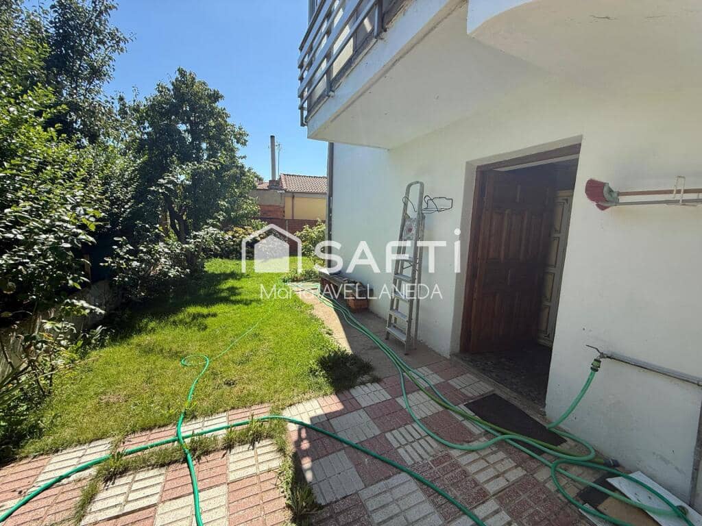 Chalet de 4 habitaciones en San Andrés del Rabanedo en venta con garaje - 210.000 € (Ref: 10035096)