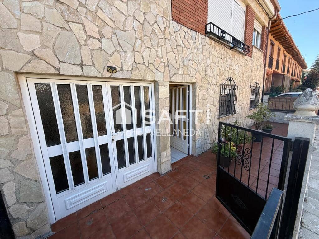 Chalet de 4 habitaciones en San Andrés del Rabanedo en venta con garaje - 210.000 € (Ref: 10035096)