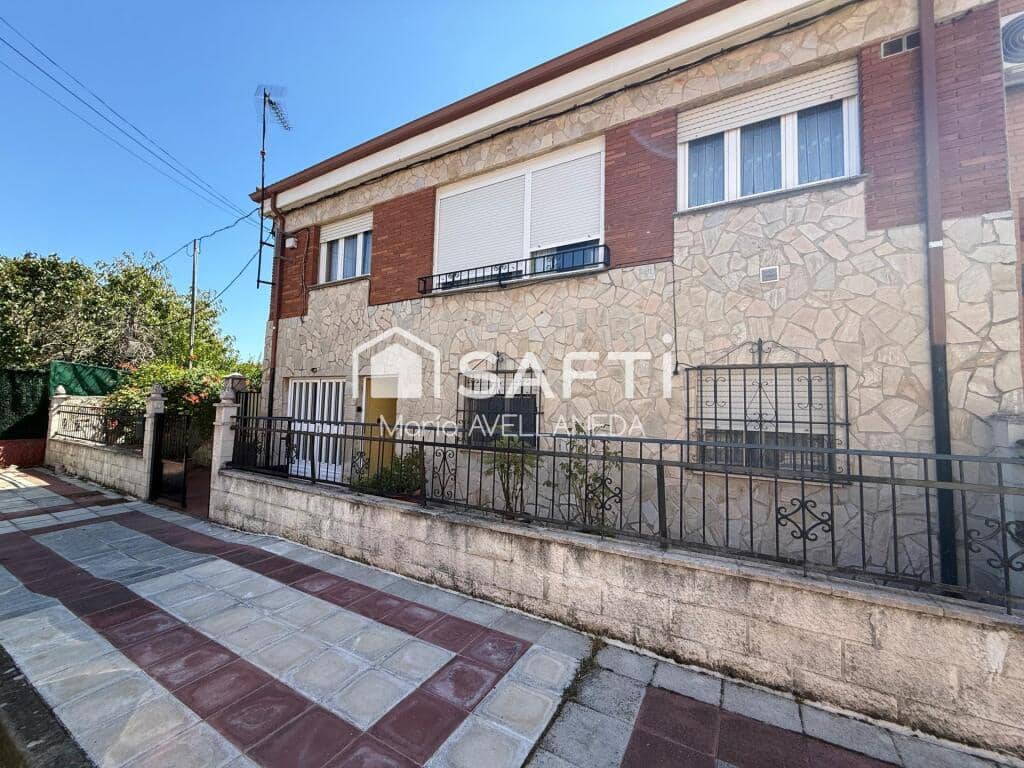 Chalet de 4 habitaciones en San Andrés del Rabanedo en venta con garaje - 210.000 € (Ref: 10035096)