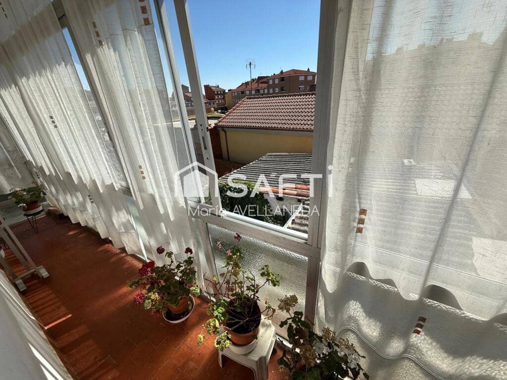 Chalet de 4 habitaciones en San Andrés del Rabanedo en venta con garaje - 210.000 € (Ref: 10035096)