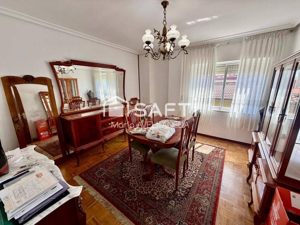 Chalet de 4 habitaciones en San Andrés del Rabanedo en venta con garaje - 210.000 € (Ref: 10035096)