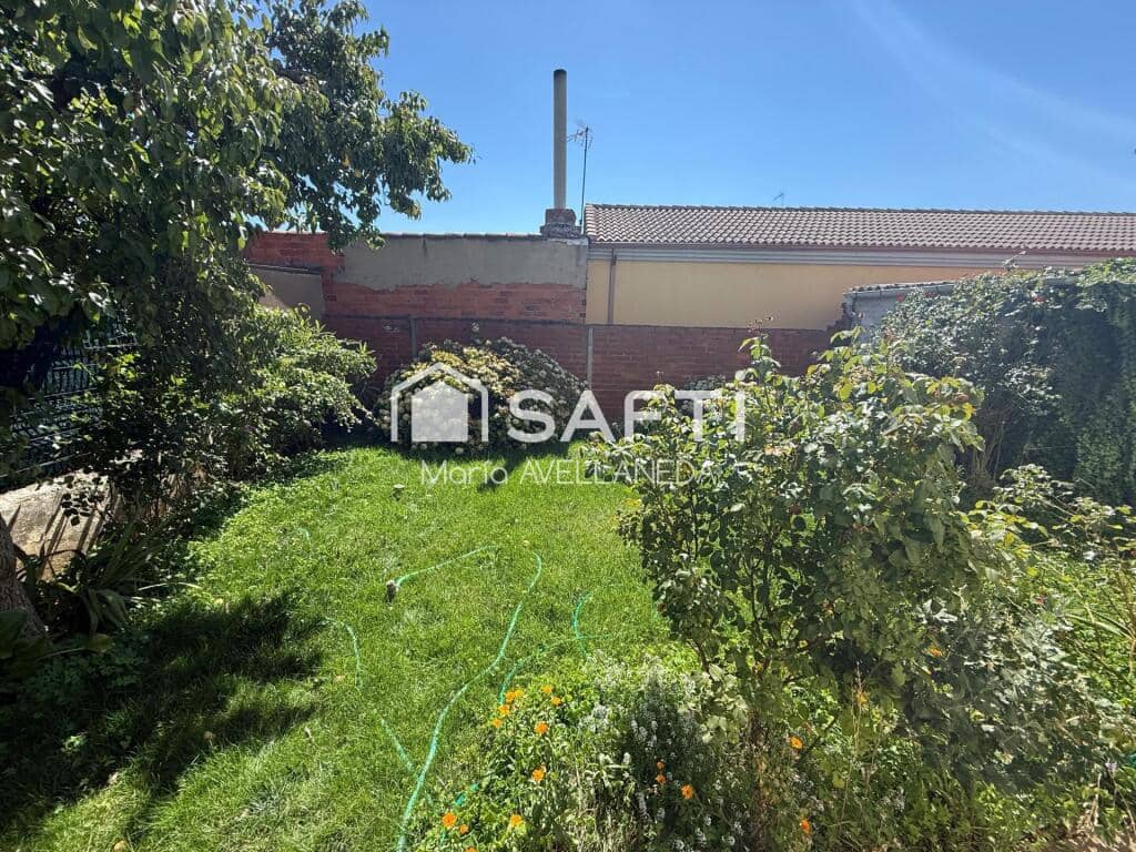 Chalet de 4 habitaciones en San Andrés del Rabanedo en venta con garaje - 210.000 € (Ref: 10035096)