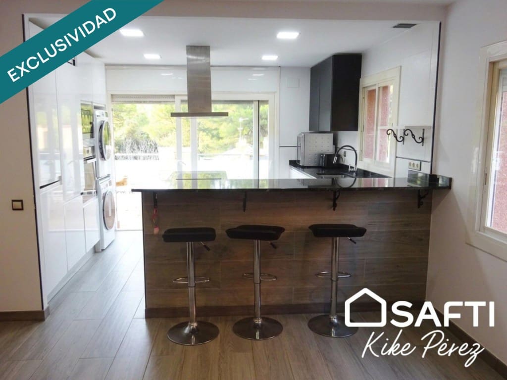 4 bedroom Villa for sale in Rubi with pool garage - € 578,000 (Ref: 10035097)