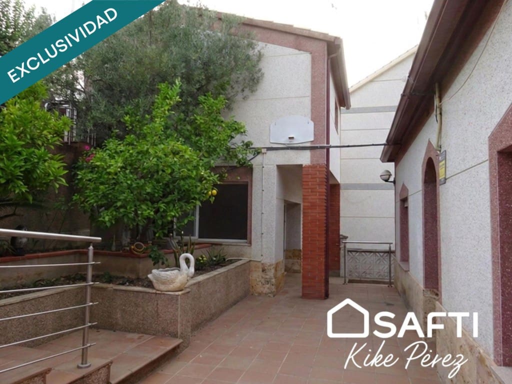 4 bedroom Villa for sale in Rubi with pool garage - € 578,000 (Ref: 10035097)