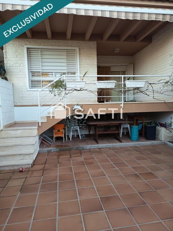 5 bedroom Villa for sale in Petrel / Petrer with garage - € 294,000 (Ref: 10037162)