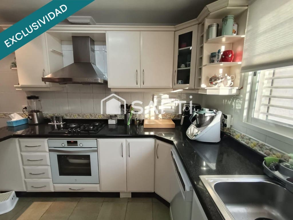 5 bedroom Villa for sale in Petrel / Petrer with garage - € 294,000 (Ref: 10037162)