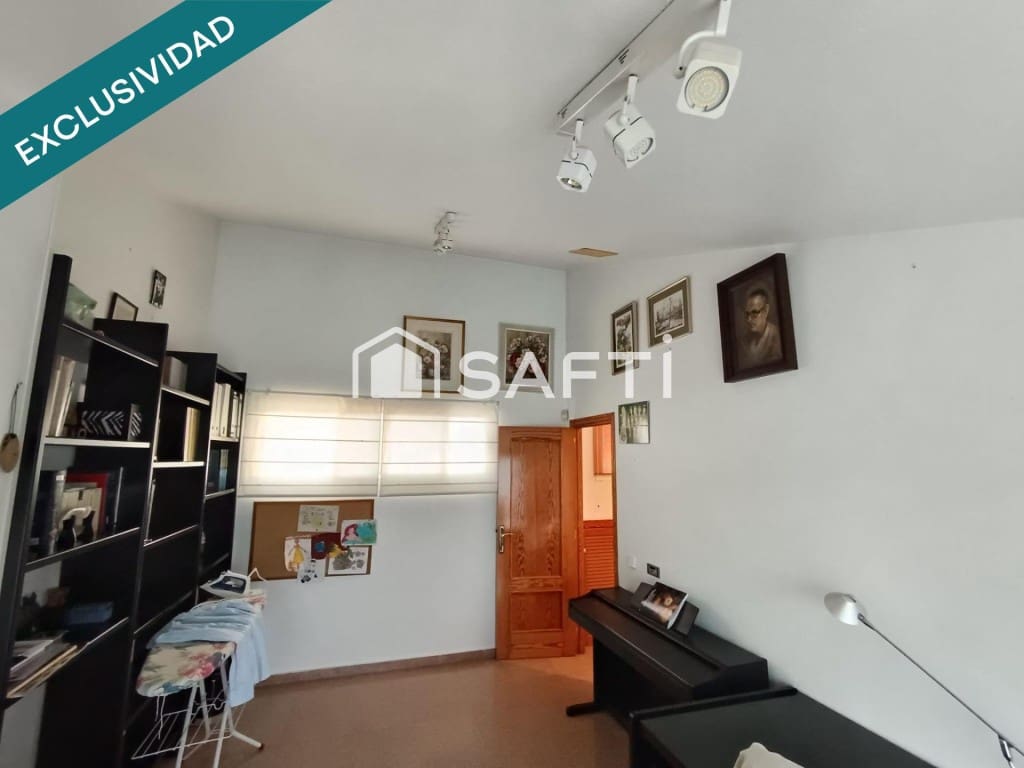 5 bedroom Villa for sale in Petrel / Petrer with garage - € 294,000 (Ref: 10037162)