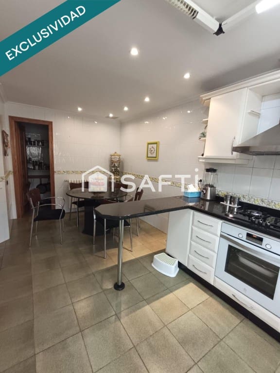 5 bedroom Villa for sale in Petrel / Petrer with garage - € 294,000 (Ref: 10037162)