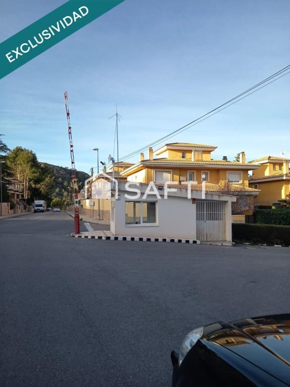 5 bedroom Villa for sale in Petrel / Petrer with garage - € 294,000 (Ref: 10037162)