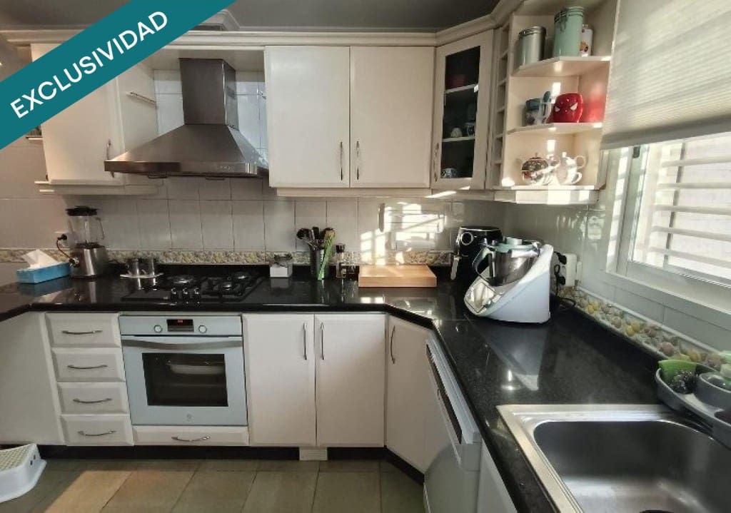 5 bedroom Villa for sale in Petrel / Petrer with garage - € 294,000 (Ref: 10037162)