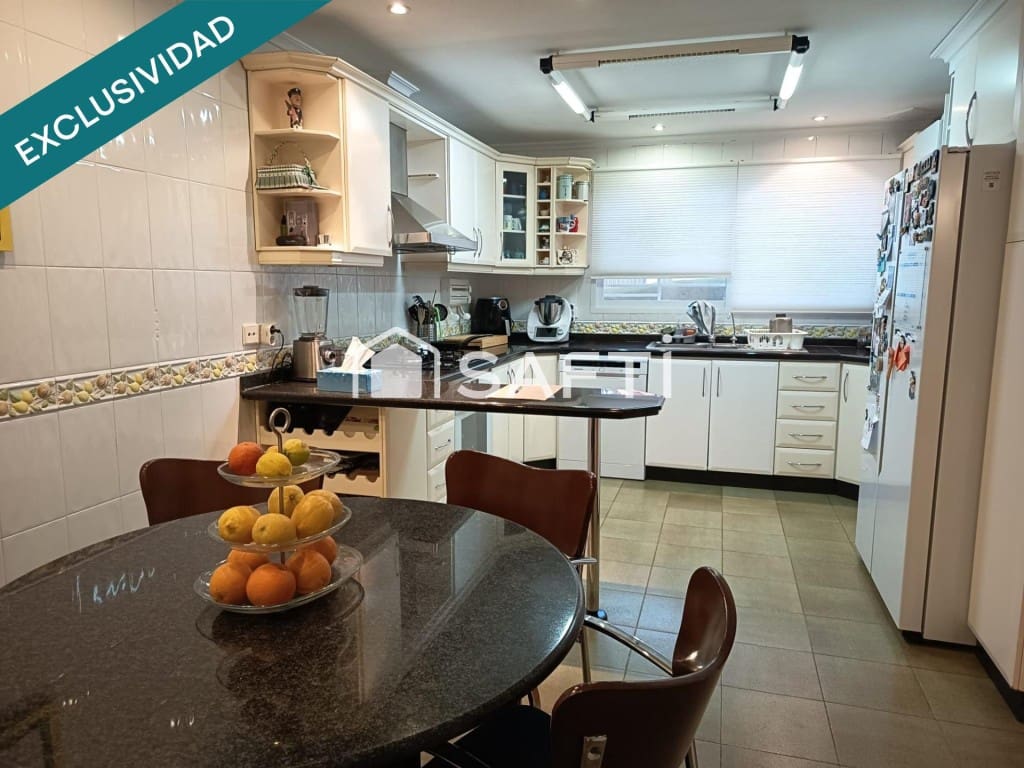 5 bedroom Villa for sale in Petrel / Petrer with garage - € 294,000 (Ref: 10037162)
