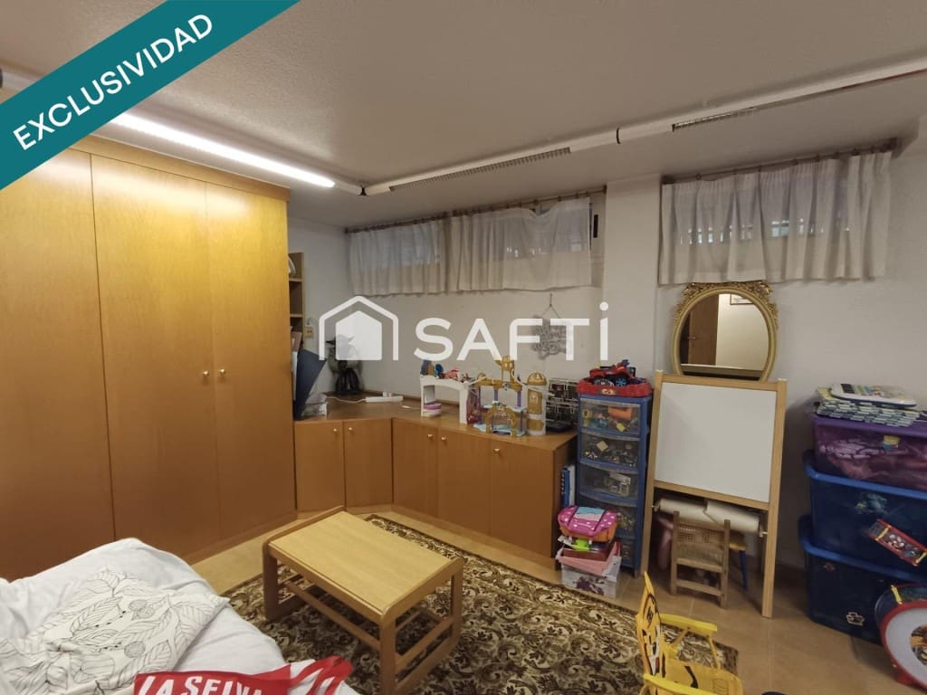 5 bedroom Villa for sale in Petrel / Petrer with garage - € 294,000 (Ref: 10037162)