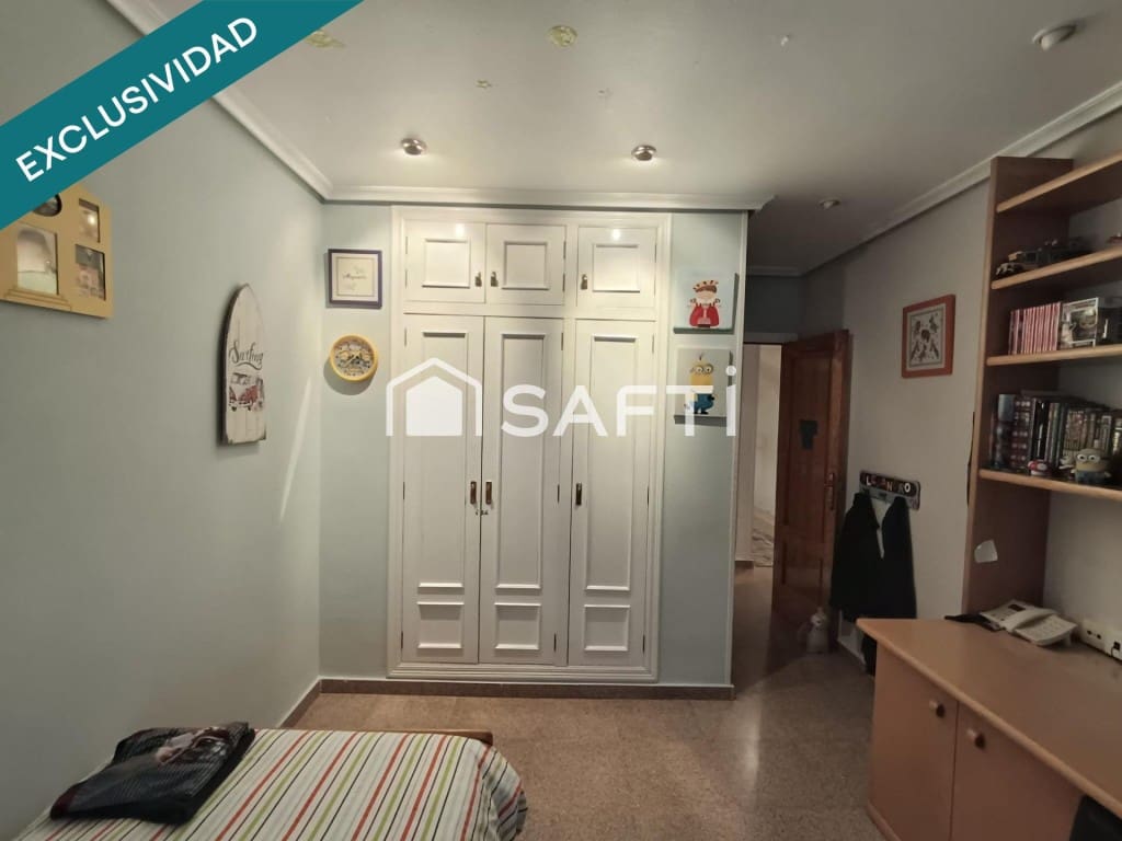 5 bedroom Villa for sale in Petrel / Petrer with garage - € 294,000 (Ref: 10037162)