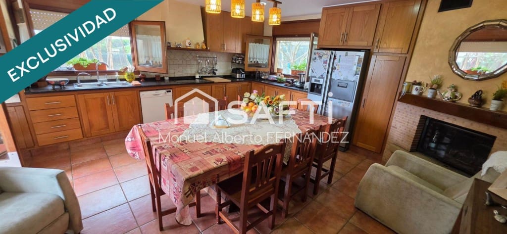 6 bedroom Villa for sale in Blanes with pool garage - € 725,000 (Ref: 10042707)