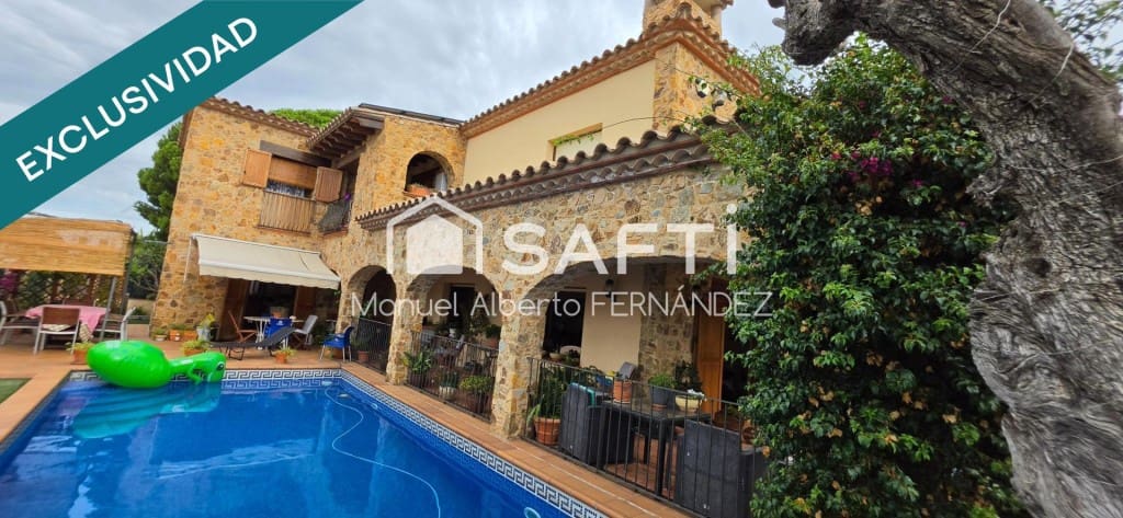 6 bedroom Villa for sale in Blanes with pool garage - € 725,000 (Ref: 10042707)