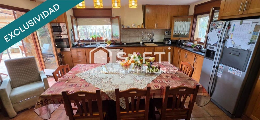 6 bedroom Villa for sale in Blanes with pool garage - € 725,000 (Ref: 10042707)
