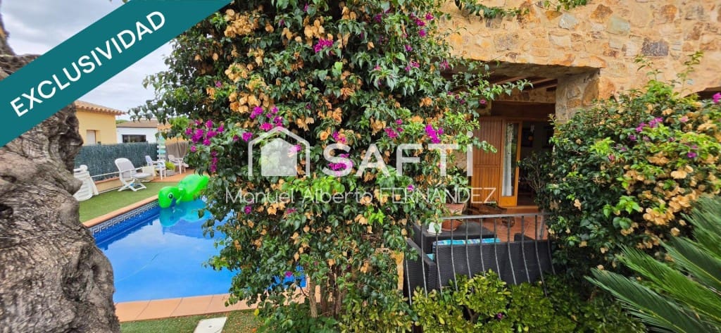 6 bedroom Villa for sale in Blanes with pool garage - € 725,000 (Ref: 10042707)